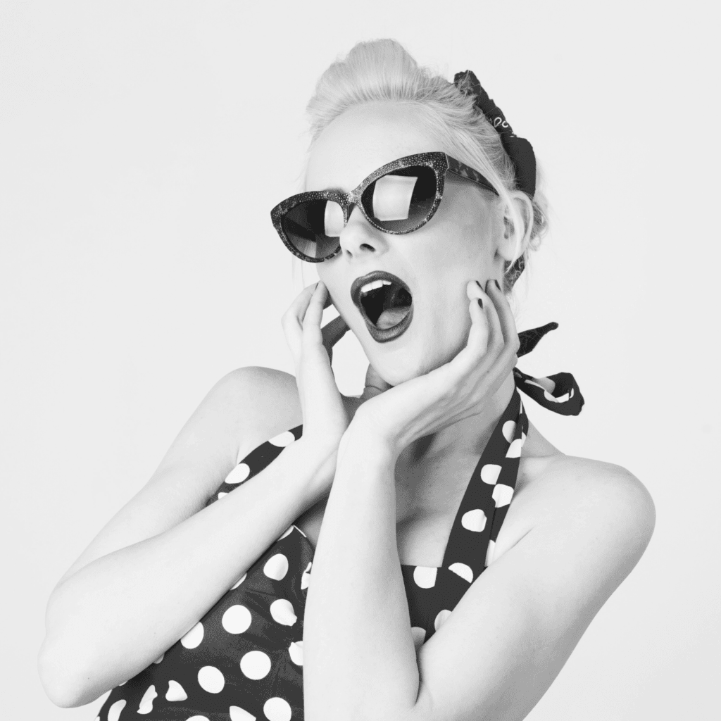 Pin-up heureuse de l'Agence de communication 360° Polka Dot | Création de sites Web